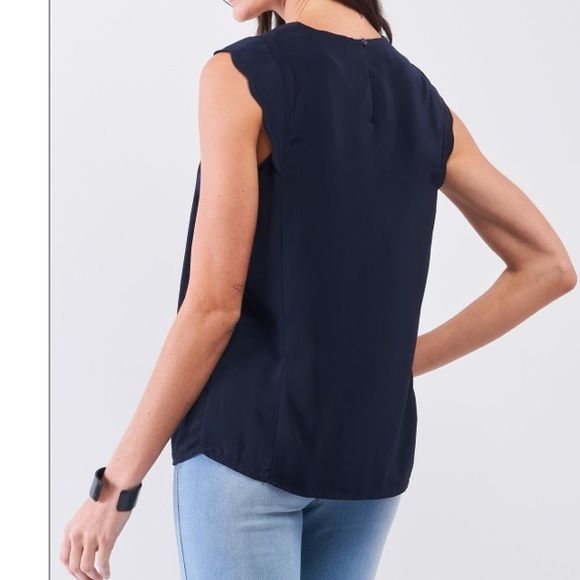 Scalloped hem top - Picture 4 of 4